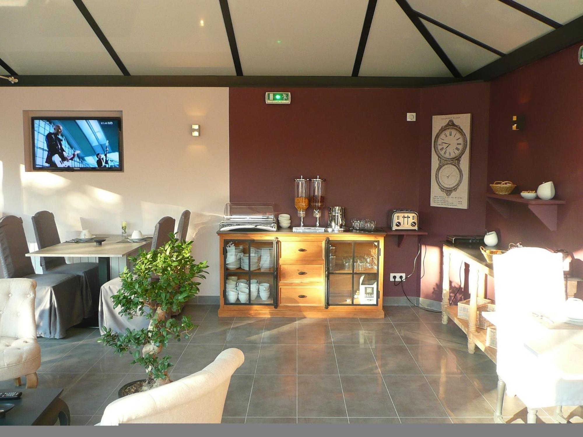 Hotel Le Saint Aubin Chevillé Εξωτερικό φωτογραφία