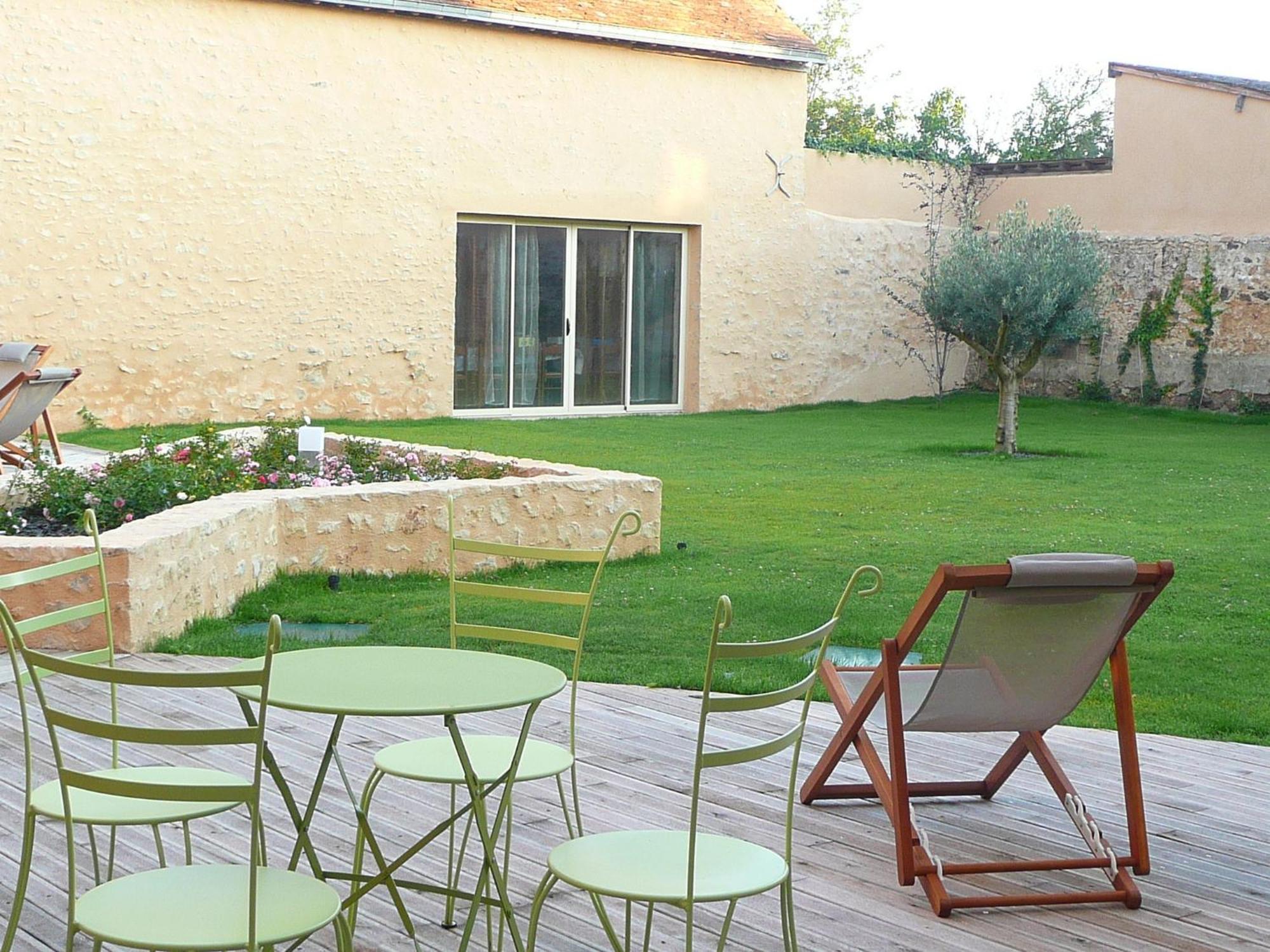 Hotel Le Saint Aubin Chevillé Εξωτερικό φωτογραφία